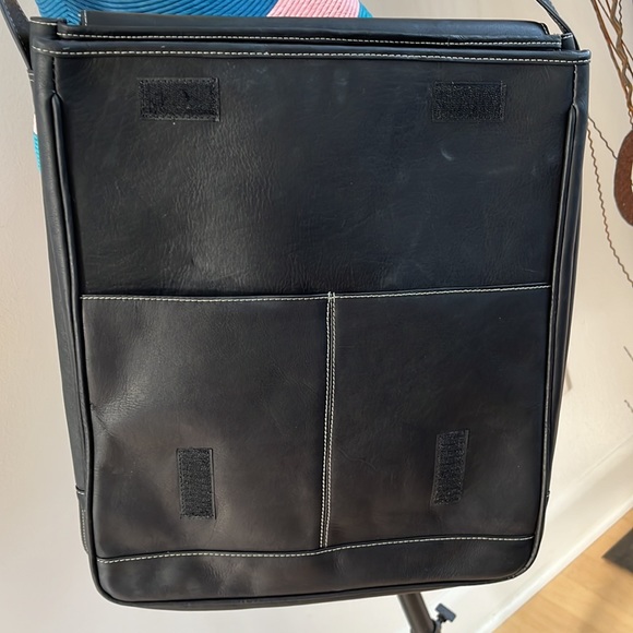 ROYCE VAQUETTA LARGE MESSENGER CROSSBODY BAG - Picture 6 of 9